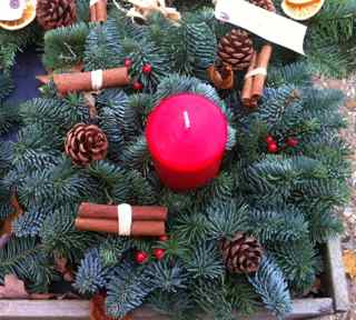 Xmas-wreath-with-candle